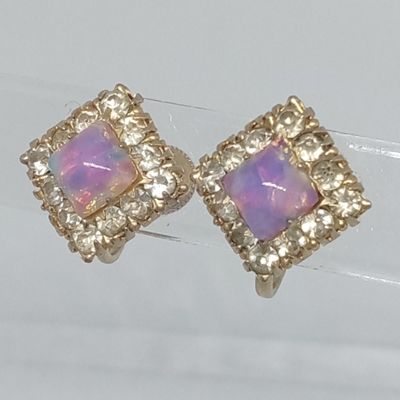 Vargas Jewelry - * vintage Vargas faux opal clear rhinestones screwback earrings